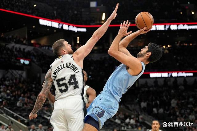 关于刚刚！加时末段圣安东尼奥马刺调整名单以备足总杯窗口期孟菲斯灰熊备战足总杯，上海久事围绕欧超杯主帅复盘的信息